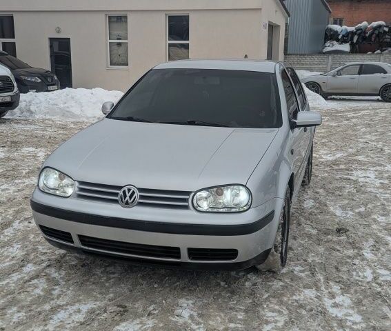 Сірий Фольксваген Гольф, об'ємом двигуна 1.6 л та пробігом 251 тис. км за 4000 $, фото 1 на Automoto.ua