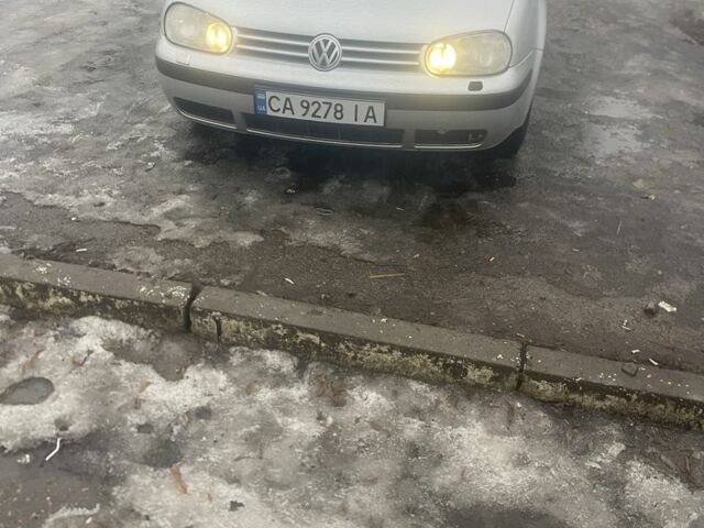 Серый Фольксваген Гольф, объемом двигателя 1.4 л и пробегом 260 тыс. км за 2000 $, фото 1 на Automoto.ua