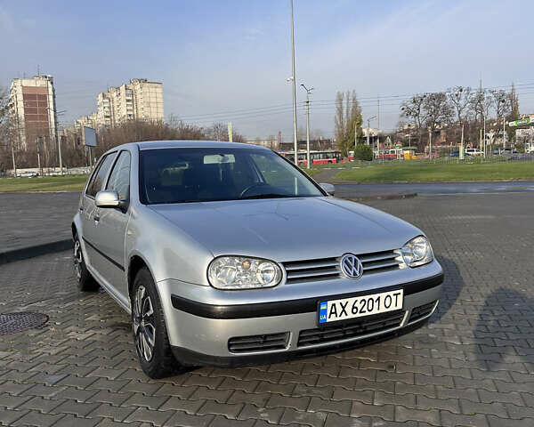 Серый Фольксваген Гольф, объемом двигателя 1.6 л и пробегом 205 тыс. км за 4800 $, фото 1 на Automoto.ua