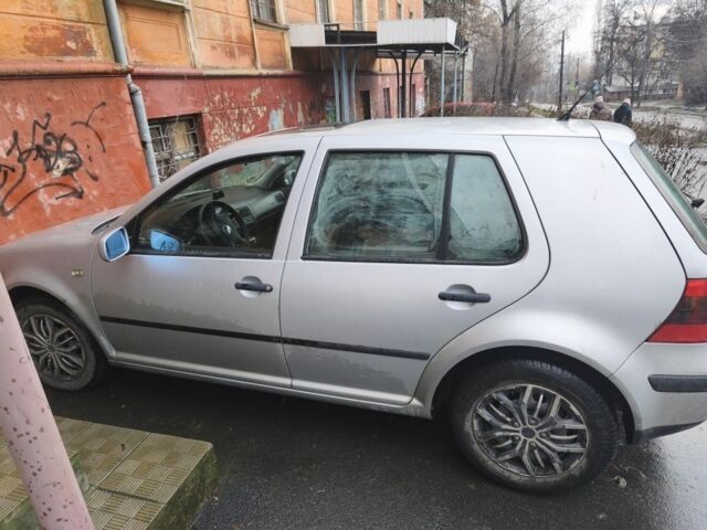 Серый Фольксваген Гольф, объемом двигателя 1.4 л и пробегом 245 тыс. км за 2000 $, фото 1 на Automoto.ua