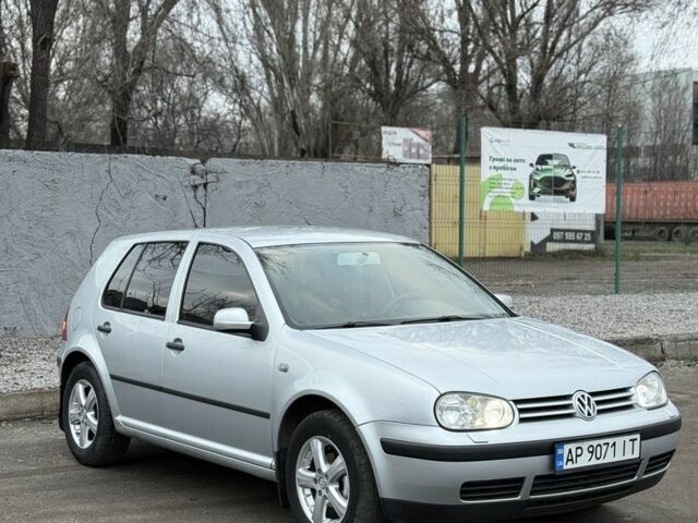 Серый Фольксваген Гольф, объемом двигателя 1.6 л и пробегом 300 тыс. км за 3800 $, фото 1 на Automoto.ua