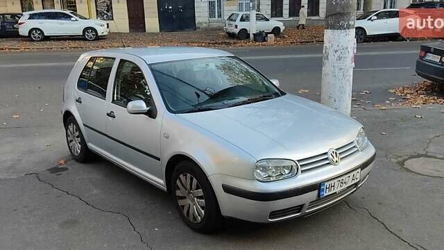 Серый Фольксваген Гольф, объемом двигателя 1.6 л и пробегом 246 тыс. км за 4950 $, фото 1 на Automoto.ua