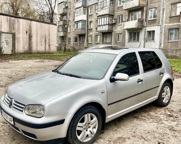 Серый Фольксваген Гольф, объемом двигателя 1.6 л и пробегом 285 тыс. км за 4999 $, фото 1 на Automoto.ua