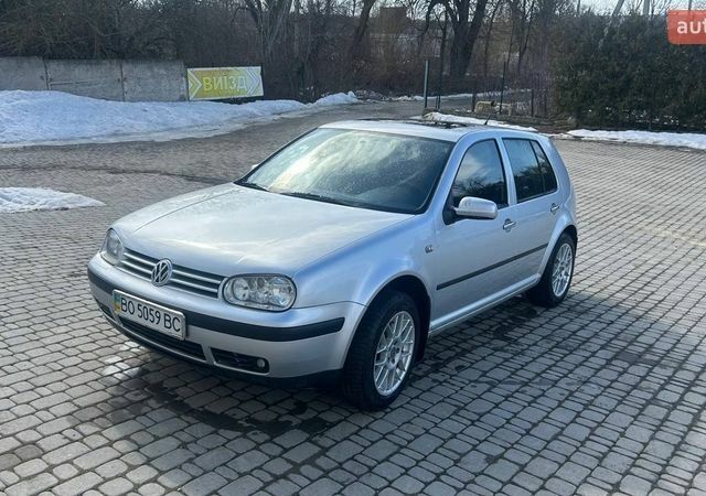 Серый Фольксваген Гольф, объемом двигателя 1.6 л и пробегом 235 тыс. км за 4500 $, фото 1 на Automoto.ua