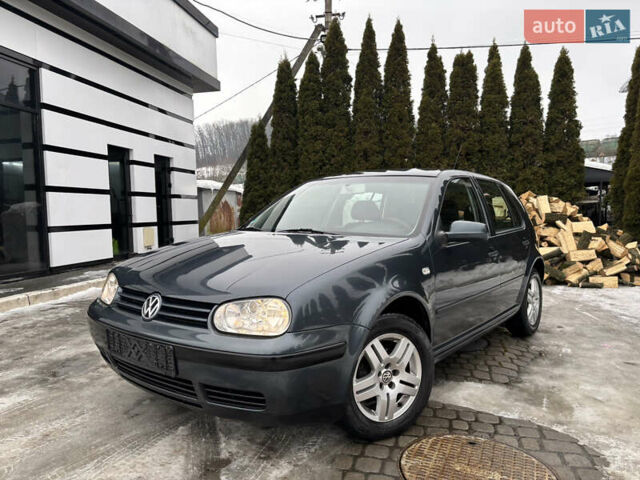 Серый Фольксваген Гольф, объемом двигателя 1.6 л и пробегом 252 тыс. км за 3950 $, фото 1 на Automoto.ua