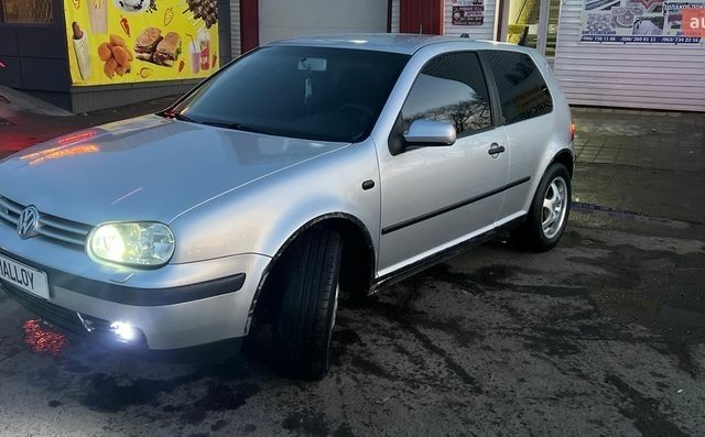 Сірий Фольксваген Гольф, об'ємом двигуна 1.39 л та пробігом 207 тис. км за 4300 $, фото 1 на Automoto.ua