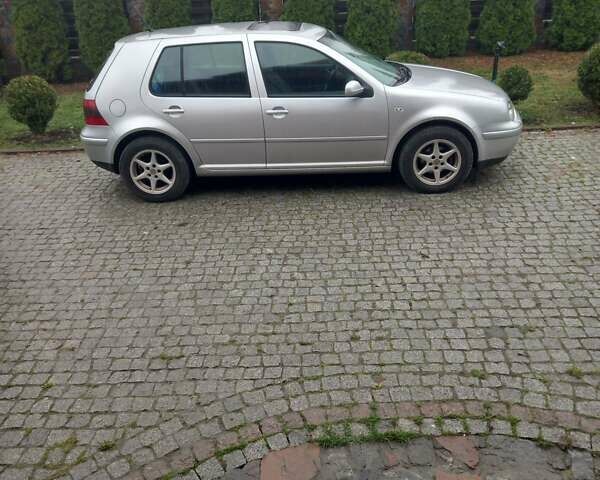 Фольксваген Гольф 2001 у Вінниці на Automoto.ua Сірий Фольксваген Гольф, об'ємом двигуна 1.6 л та пробігом 211 тис. км за 4300 $, фото 1 на Automoto.ua
