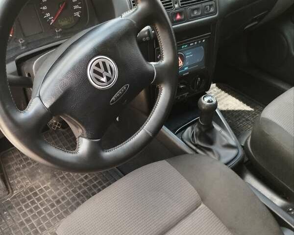 Серый Фольксваген Гольф, объемом двигателя 1.39 л и пробегом 270 тыс. км за 3700 $, фото 1 на Automoto.ua