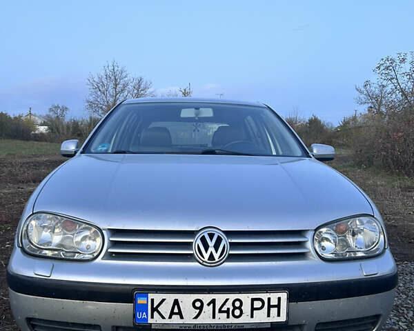 Серый Фольксваген Гольф, объемом двигателя 1.6 л и пробегом 295 тыс. км за 4500 $, фото 1 на Automoto.ua