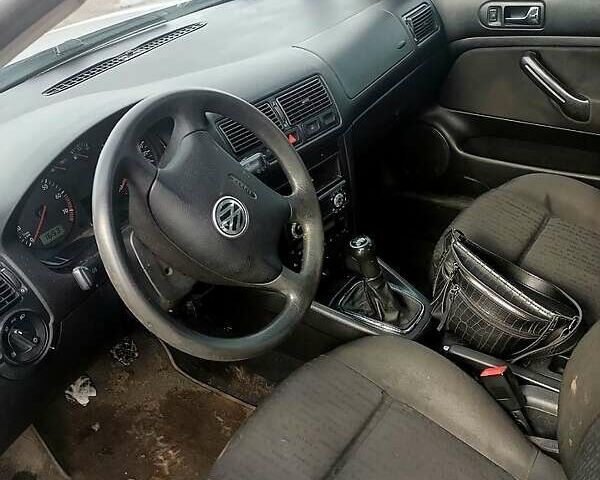 Серый Фольксваген Гольф, объемом двигателя 1.6 л и пробегом 256 тыс. км за 3400 $, фото 1 на Automoto.ua