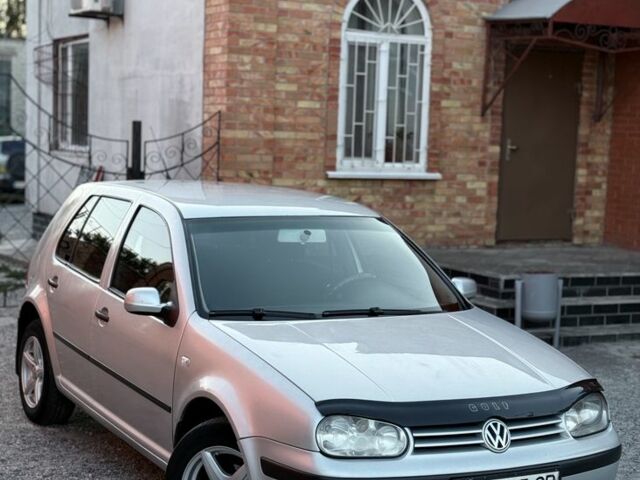 Серый Фольксваген Гольф, объемом двигателя 1.6 л и пробегом 242 тыс. км за 3600 $, фото 1 на Automoto.ua