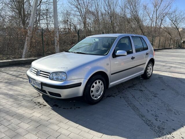 Серый Фольксваген Гольф, объемом двигателя 1.6 л и пробегом 290 тыс. км за 3000 $, фото 1 на Automoto.ua