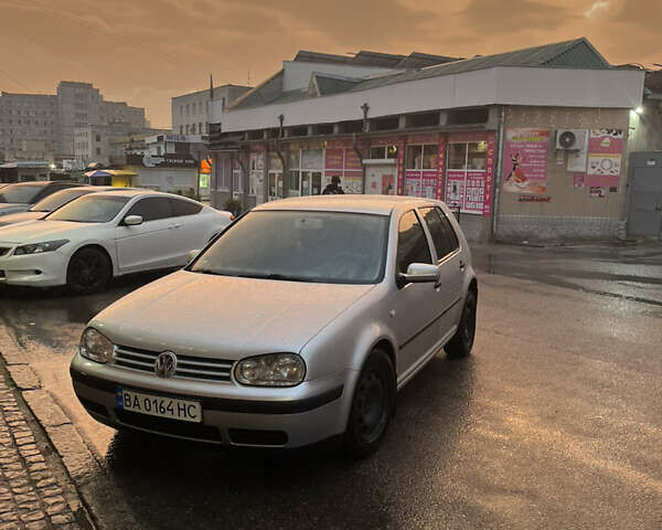 Серый Фольксваген Гольф, объемом двигателя 1.39 л и пробегом 250 тыс. км за 3999 $, фото 1 на Automoto.ua