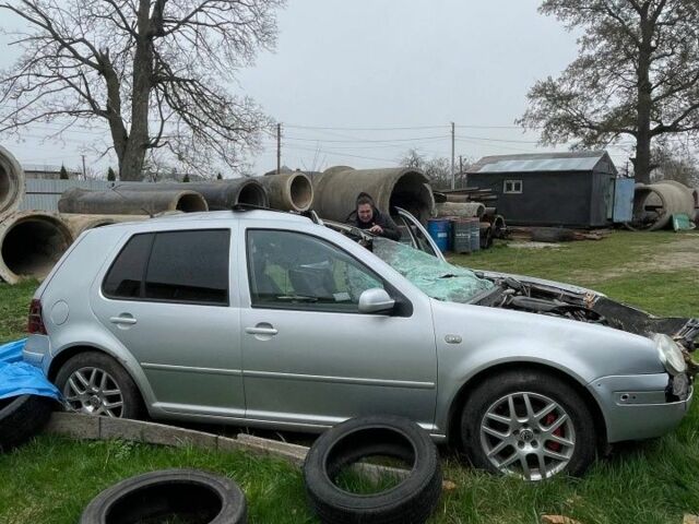 Серый Фольксваген Гольф, объемом двигателя 0 л и пробегом 300 тыс. км за 1000 $, фото 1 на Automoto.ua