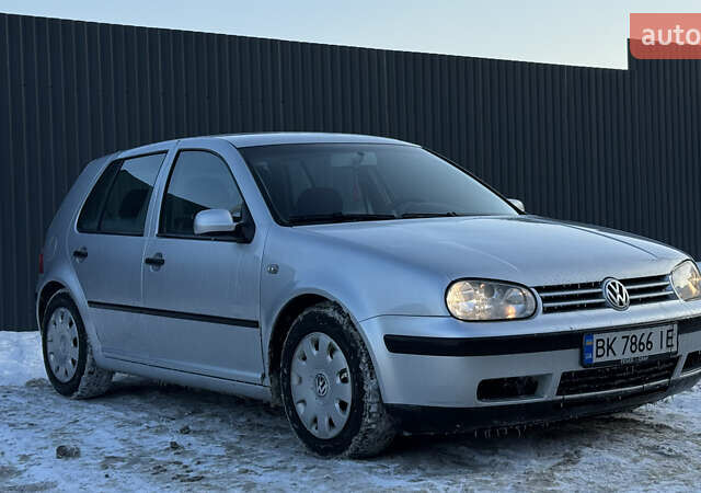 Серый Фольксваген Гольф, объемом двигателя 1.6 л и пробегом 328 тыс. км за 3800 $, фото 1 на Automoto.ua