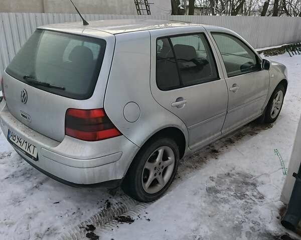 Серый Фольксваген Гольф, объемом двигателя 1.6 л и пробегом 285 тыс. км за 3600 $, фото 1 на Automoto.ua