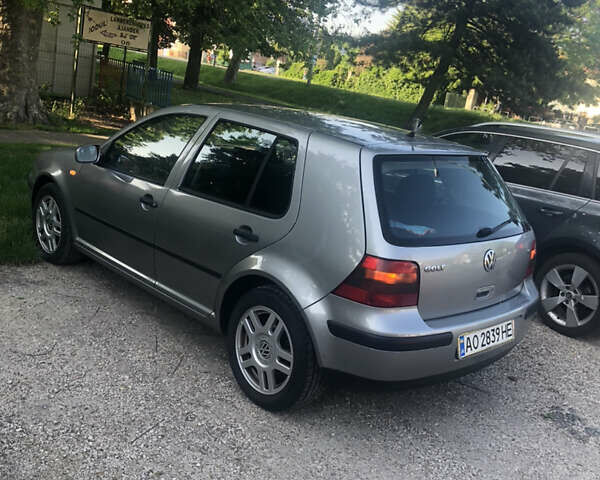 Серый Фольксваген Гольф, объемом двигателя 1.6 л и пробегом 369 тыс. км за 3476 $, фото 1 на Automoto.ua