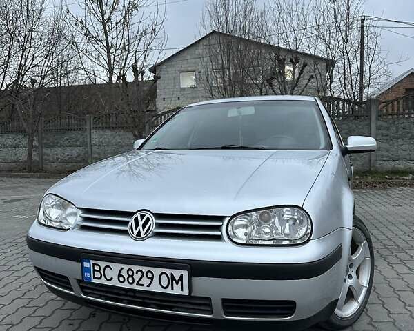 Серый Фольксваген Гольф, объемом двигателя 1.6 л и пробегом 251 тыс. км за 3900 $, фото 1 на Automoto.ua