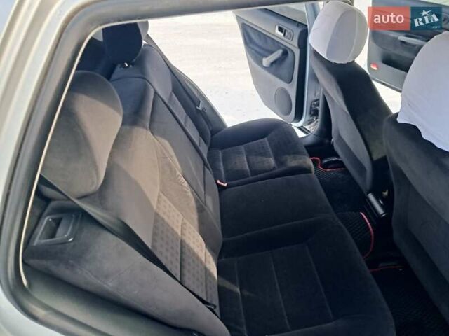 Серый Фольксваген Гольф, объемом двигателя 1.6 л и пробегом 231 тыс. км за 4180 $, фото 1 на Automoto.ua