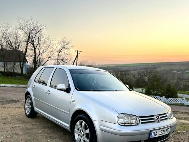 Серый Фольксваген Гольф, объемом двигателя 1.6 л и пробегом 253 тыс. км за 5000 $, фото 1 на Automoto.ua