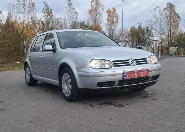 Серый Фольксваген Гольф, объемом двигателя 1.6 л и пробегом 198 тыс. км за 3900 $, фото 1 на Automoto.ua