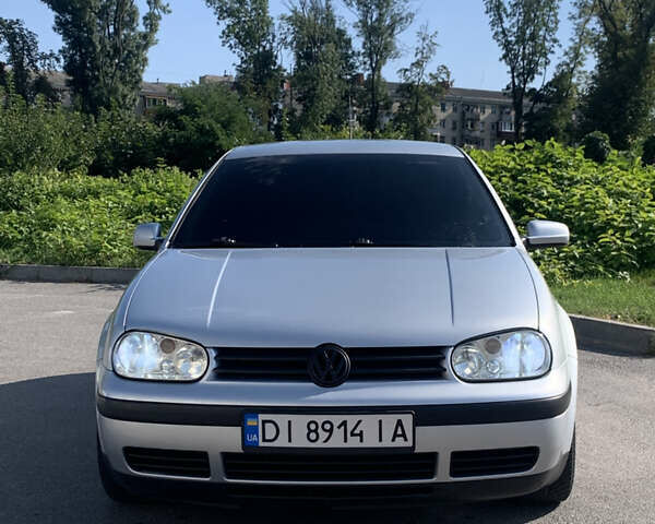 Серый Фольксваген Гольф, объемом двигателя 1.6 л и пробегом 207 тыс. км за 4800 $, фото 1 на Automoto.ua