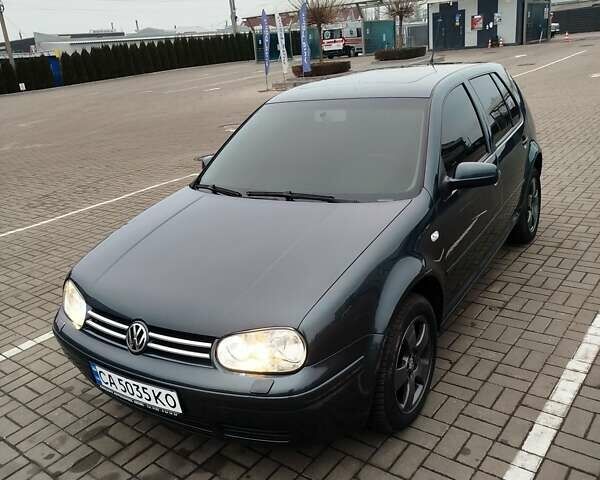 Серый Фольксваген Гольф, объемом двигателя 1.6 л и пробегом 204 тыс. км за 4900 $, фото 1 на Automoto.ua