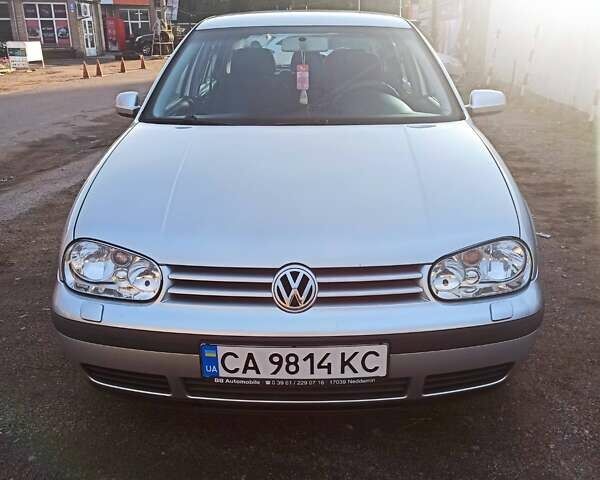 Серый Фольксваген Гольф, объемом двигателя 1.6 л и пробегом 219 тыс. км за 5200 $, фото 1 на Automoto.ua