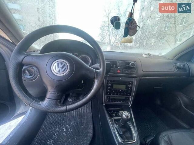 Серый Фольксваген Гольф, объемом двигателя 1.4 л и пробегом 250 тыс. км за 2500 $, фото 1 на Automoto.ua