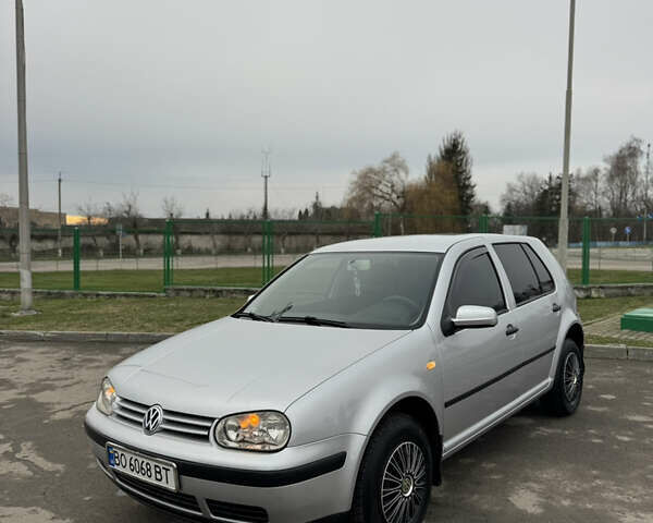 Серый Фольксваген Гольф, объемом двигателя 1.6 л и пробегом 280 тыс. км за 3799 $, фото 1 на Automoto.ua