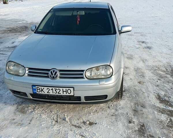 Серый Фольксваген Гольф, объемом двигателя 1.6 л и пробегом 300 тыс. км за 3900 $, фото 1 на Automoto.ua