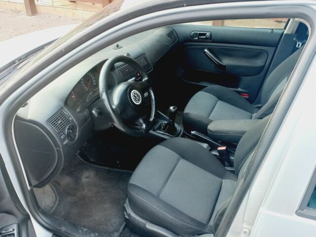 Серый Фольксваген Гольф, объемом двигателя 1.6 л и пробегом 225 тыс. км за 3800 $, фото 1 на Automoto.ua