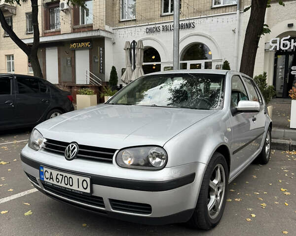 Серый Фольксваген Гольф, объемом двигателя 1.6 л и пробегом 391 тыс. км за 4500 $, фото 1 на Automoto.ua