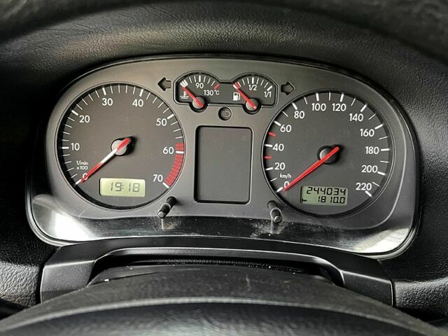 Сірий Фольксваген Гольф, об'ємом двигуна 1.4 л та пробігом 244 тис. км за 3500 $, фото 1 на Automoto.ua