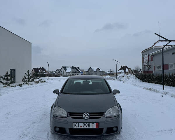Серый Фольксваген Гольф, объемом двигателя 1.6 л и пробегом 242 тыс. км за 4550 $, фото 1 на Automoto.ua