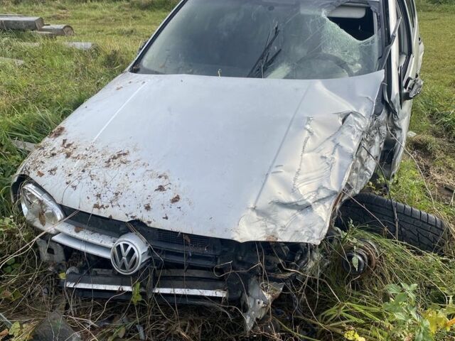 Серый Фольксваген Гольф, объемом двигателя 1.6 л и пробегом 200 тыс. км за 1100 $, фото 1 на Automoto.ua