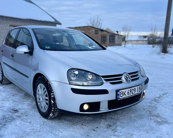 Серый Фольксваген Гольф, объемом двигателя 1.6 л и пробегом 200 тыс. км за 4999 $, фото 1 на Automoto.ua