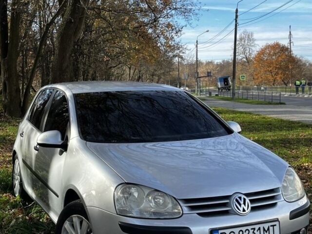 Серый Фольксваген Гольф, объемом двигателя 1.6 л и пробегом 273 тыс. км за 4000 $, фото 1 на Automoto.ua