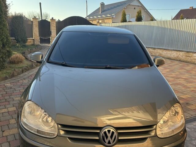 Серый Фольксваген Гольф, объемом двигателя 1.4 л и пробегом 285 тыс. км за 5000 $, фото 1 на Automoto.ua