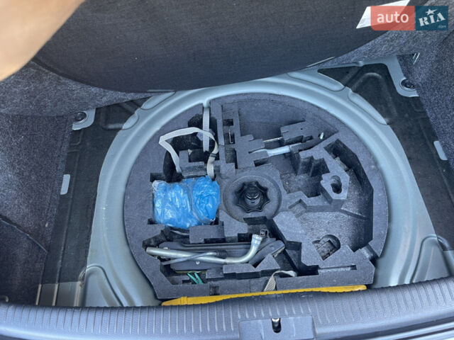 Серый Фольксваген Гольф, объемом двигателя 1.6 л и пробегом 267 тыс. км за 5400 $, фото 1 на Automoto.ua