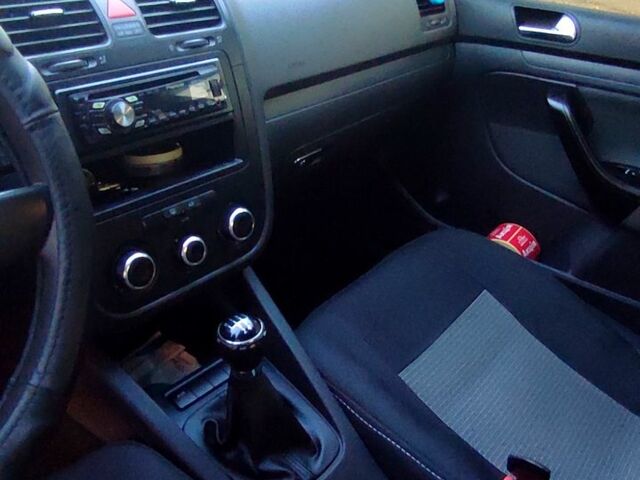 Серый Фольксваген Гольф, объемом двигателя 1.4 л и пробегом 350 тыс. км за 4700 $, фото 1 на Automoto.ua