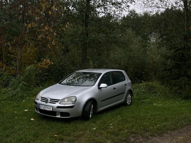 Фольксваген Гольф 2004 у Богородчанах на Automoto.ua Сірий Фольксваген Гольф, об'ємом двигуна 1.6 л та пробігом 201 тис. км за 5900 $, фото 1 на Automoto.ua