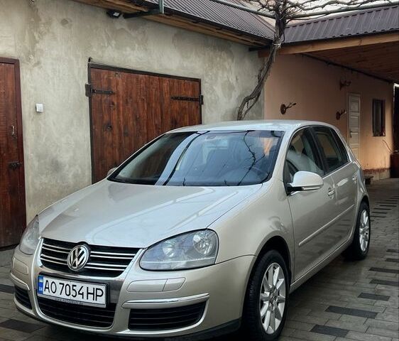 Серый Фольксваген Гольф, объемом двигателя 1.4 л и пробегом 270 тыс. км за 4600 $, фото 1 на Automoto.ua