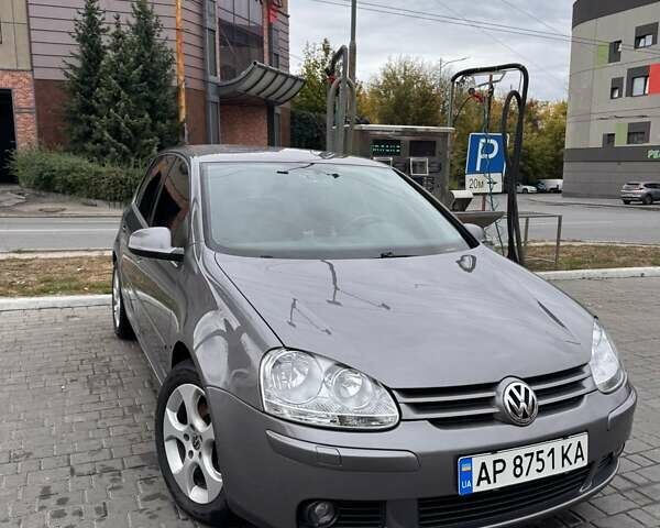 Серый Фольксваген Гольф, объемом двигателя 1.6 л и пробегом 220 тыс. км за 6100 $, фото 1 на Automoto.ua