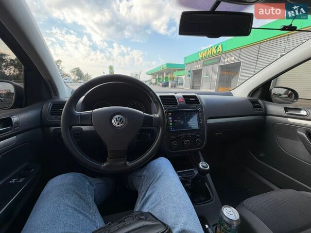 Серый Фольксваген Гольф, объемом двигателя 1.6 л и пробегом 400 тыс. км за 4500 $, фото 1 на Automoto.ua