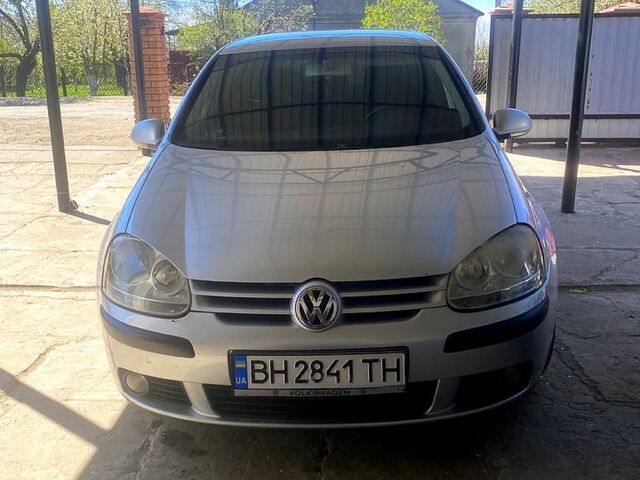Серый Фольксваген Гольф, объемом двигателя 1.6 л и пробегом 254 тыс. км за 5000 $, фото 1 на Automoto.ua