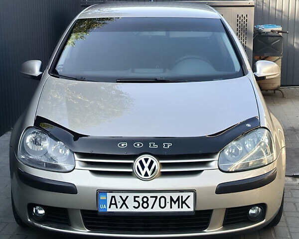 Серый Фольксваген Гольф, объемом двигателя 1.6 л и пробегом 248 тыс. км за 5400 $, фото 1 на Automoto.ua