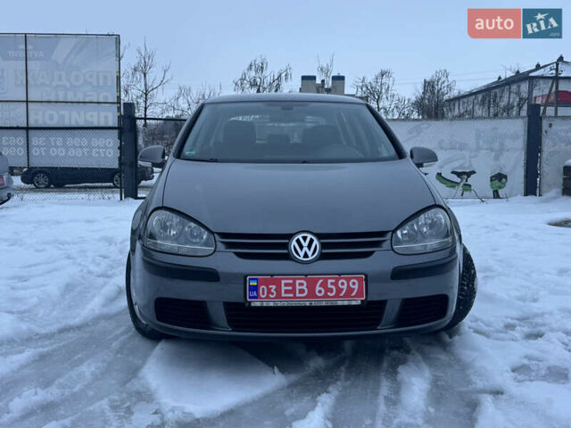 Серый Фольксваген Гольф, объемом двигателя 1.6 л и пробегом 207 тыс. км за 5600 $, фото 1 на Automoto.ua