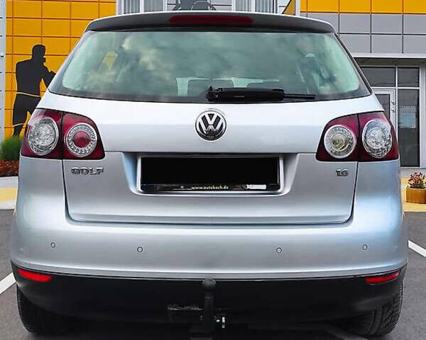 Серый Фольксваген Гольф, объемом двигателя 1.6 л и пробегом 250 тыс. км за 4800 $, фото 1 на Automoto.ua