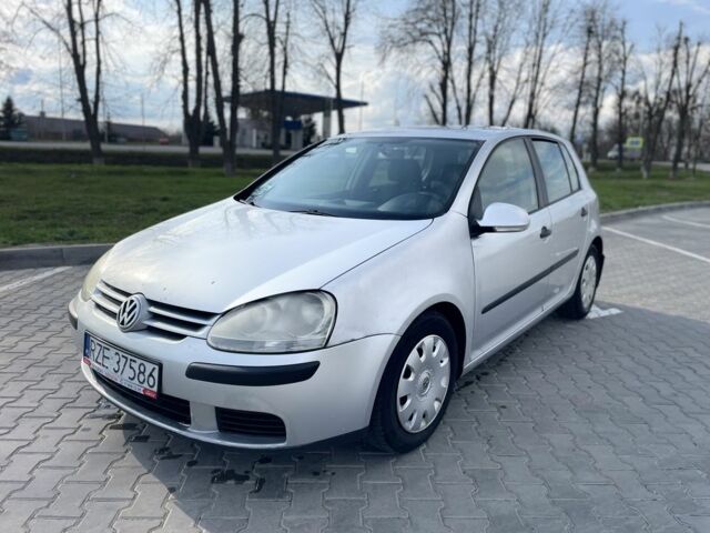 Серый Фольксваген Гольф, объемом двигателя 2 л и пробегом 300 тыс. км за 1899 $, фото 1 на Automoto.ua